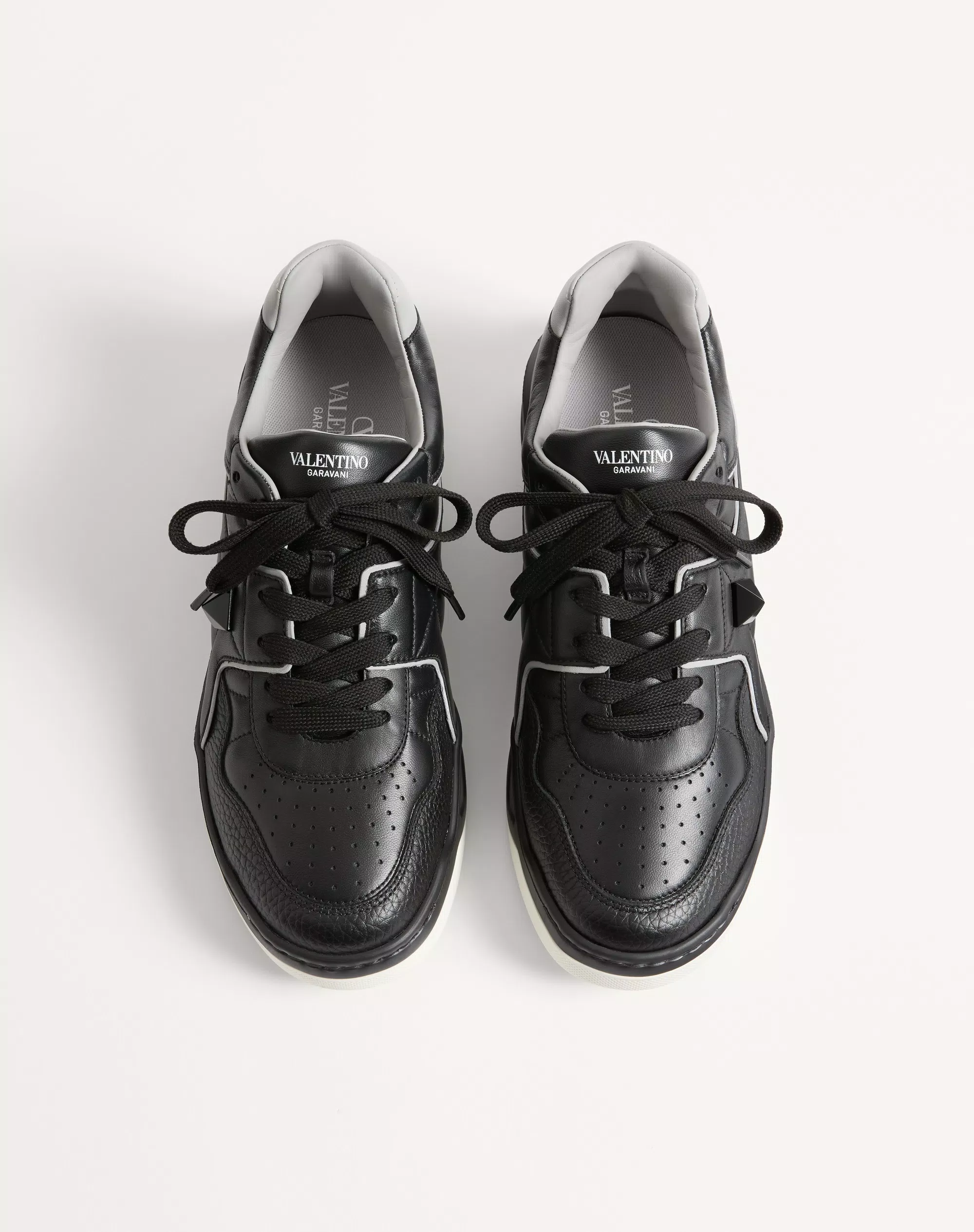 VALENTINO Sneaker Low-Top One Stud in Nappa - immagine 3